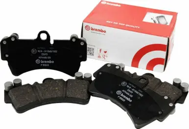 Exclusive Brembo 97-02 Ford Expedition/98-02 Lincoln Navigator Front Premium NAO Ceramic OE Equivalent Pad - P24103N